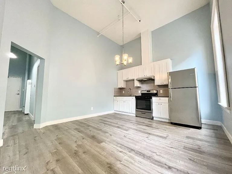 371 12th St #7 — Photo 3