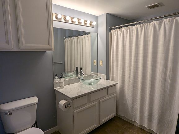 4th image of 940 Monroe Ave NW Unit 420