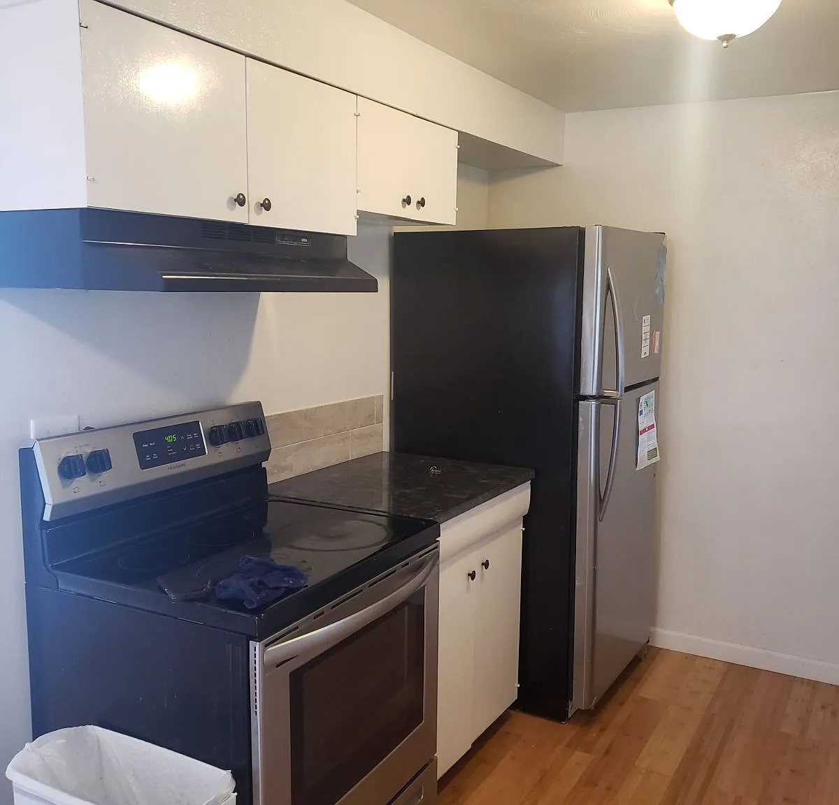 3 bed, 1.0 bath, 956 sqft, $1,800 — Photo 1
