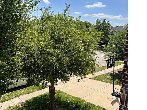 5th image of 401 Acklington Dr