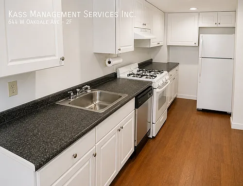 644 W Oakdale Ave #2F Photo 1