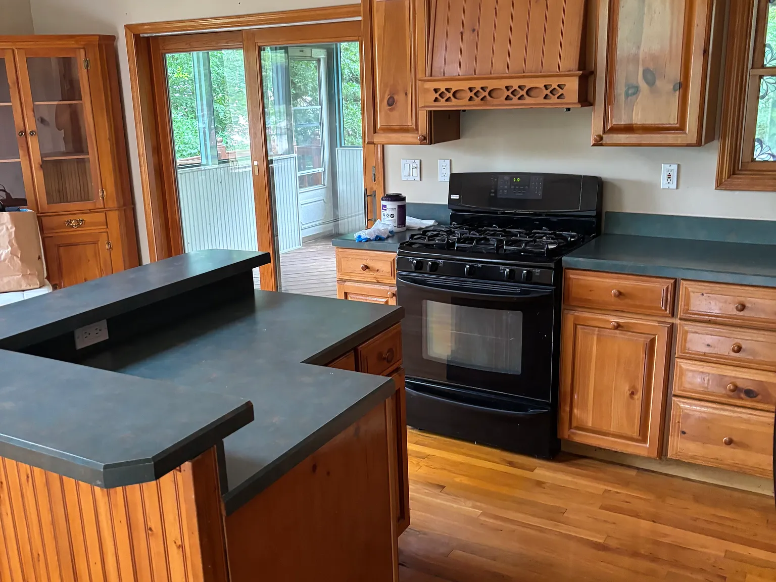 4 bed, 1500 sqft, $3,450 — Photo 3
