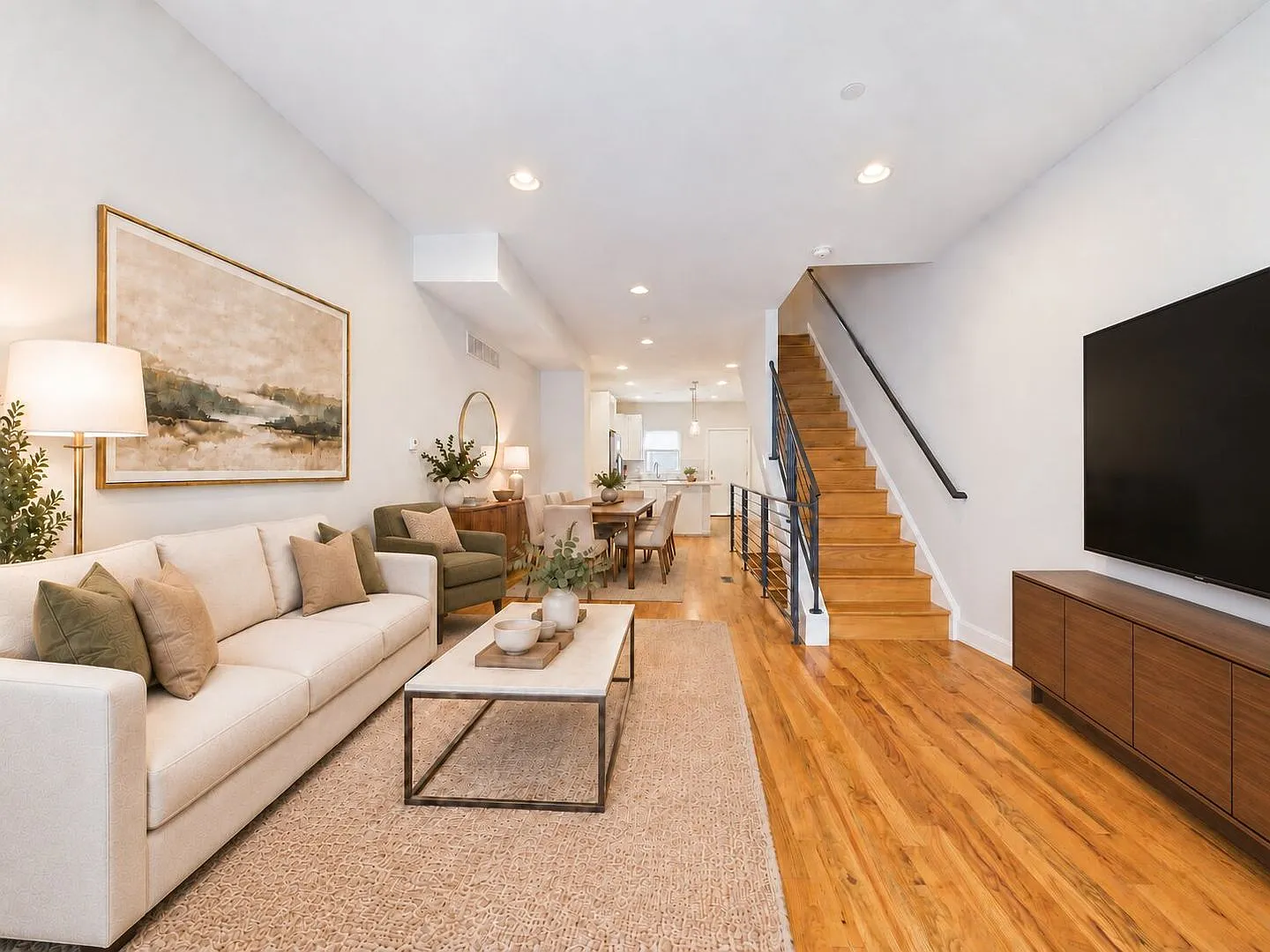 Beautiful bright 3 bed 3 bath home for rent with parking spot! — Photo 2
