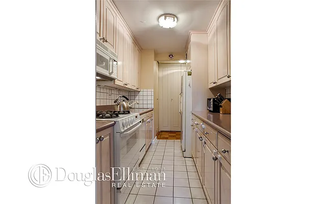 Sold by Douglas Elliman | media 20