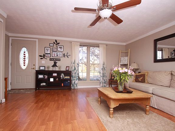 3rd image of 238 Francisridge Dr