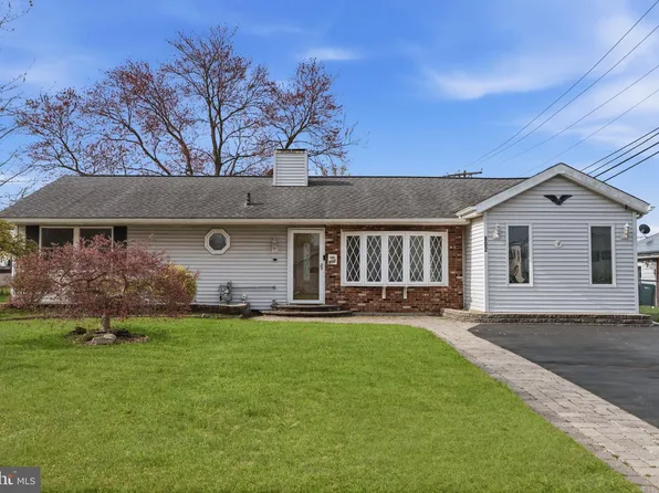 802 Eldridge Rd, Fairless Hills, PA 19030