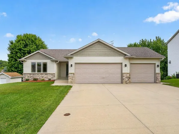 634 8th St SW, Pine Island, MN 55963