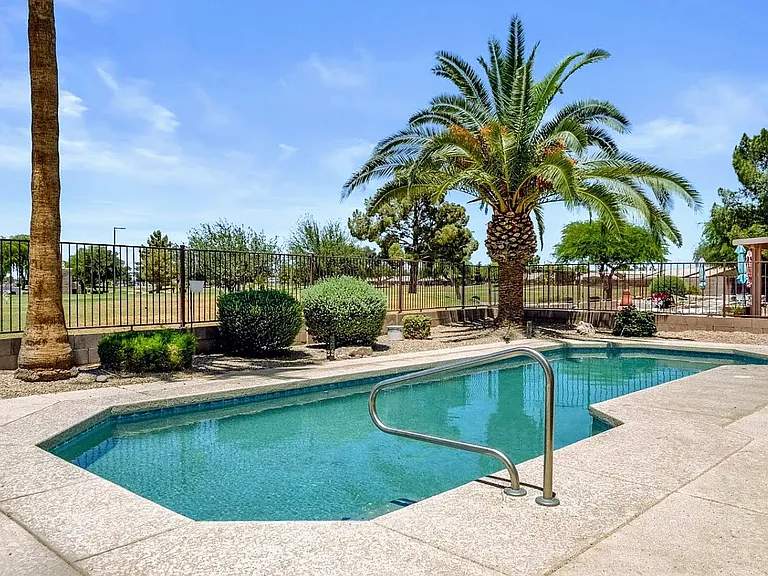 1264 E Waterview Pl — Photo 3