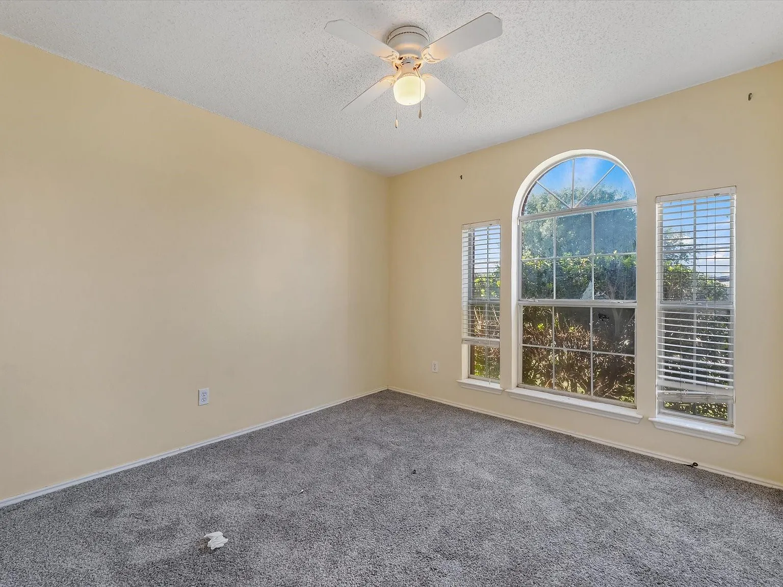 3 bed, 1268 sqft, $2,100 — Photo 3