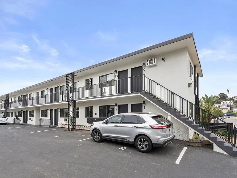 Echo Lake Apartments — Photo 6