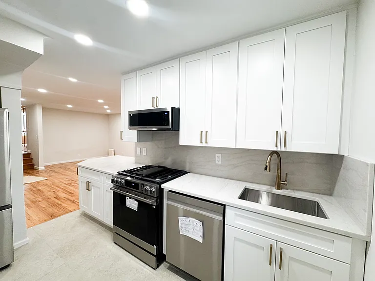 2809 Ditmars Blvd #2 — Photo 3