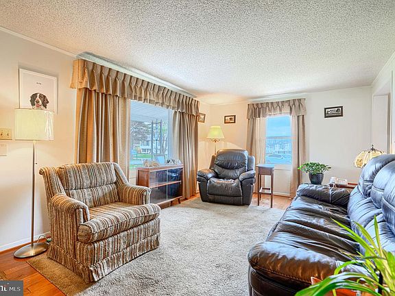 3rd image of 118 Nelson Rd