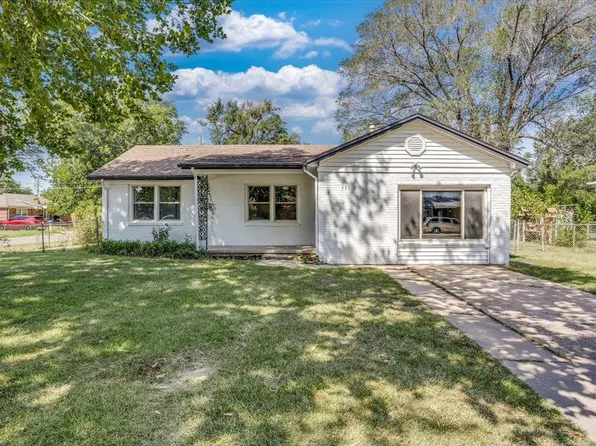 321 Clinton Ave, Haysville, KS 67060