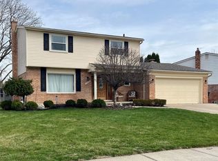 19020 Fairway St, Livonia, MI 48152
