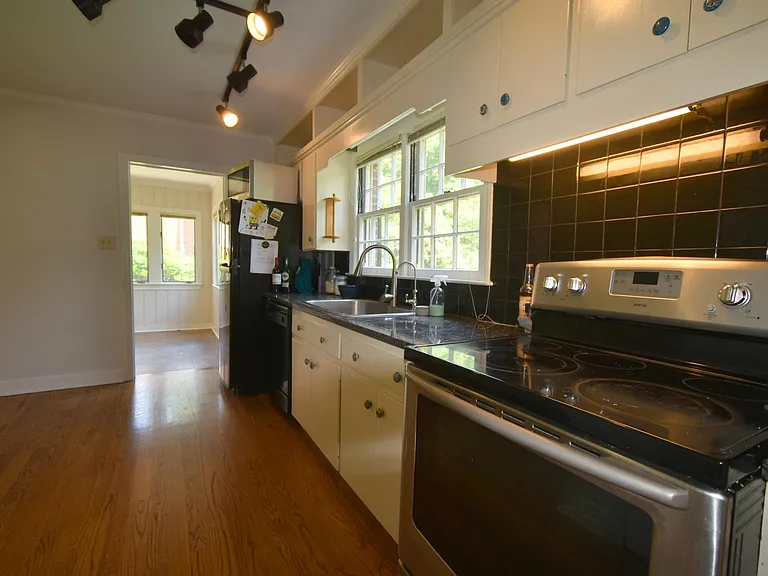 519 Audubon Dr — Photo 10