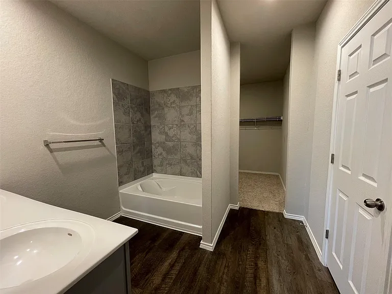 231 Valmet Dr — Photo 16
