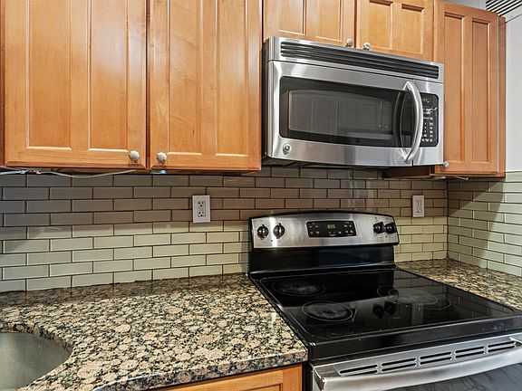 4th image of 1 Greene St APT 105