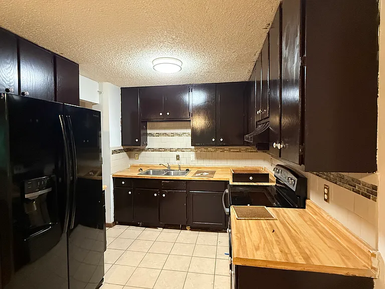 413 Butler Ave E — Photo 6