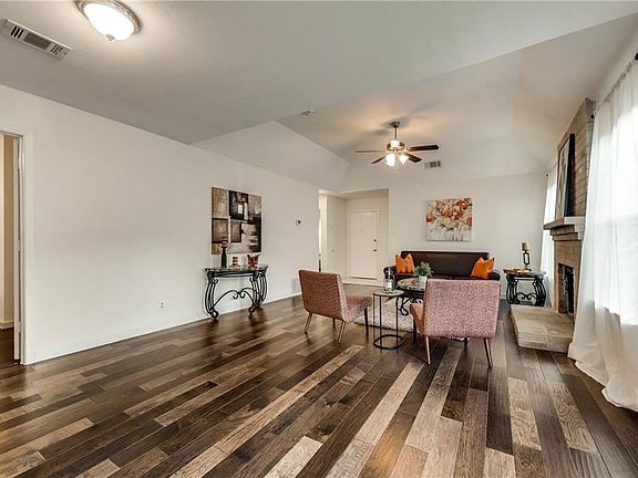 4th image of 2710 Lexington Cir