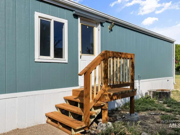 290 Colleen Dr, Mountain Home, ID 83647