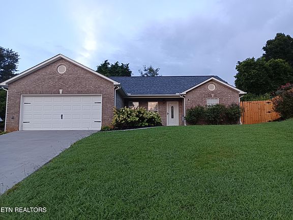 3rd image of 3629 Aztec Ln