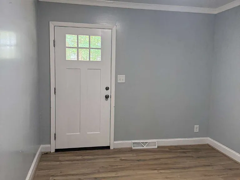 2404 Francis St — Photo 2