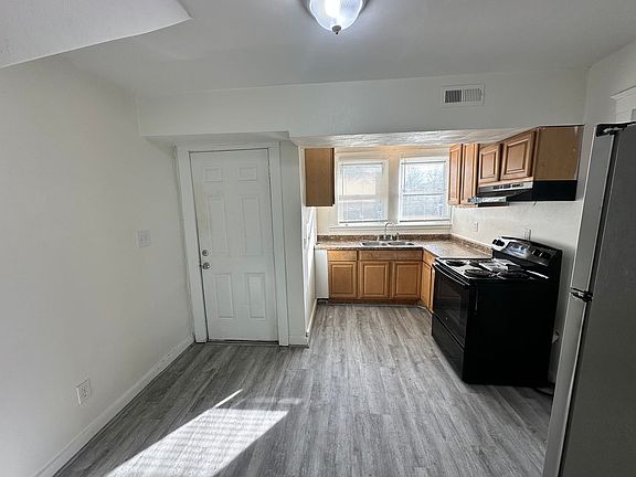 3rd image of 3100 Tidewater Dr APT A