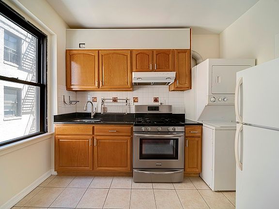 4th image of 21-67 33rd St #4C