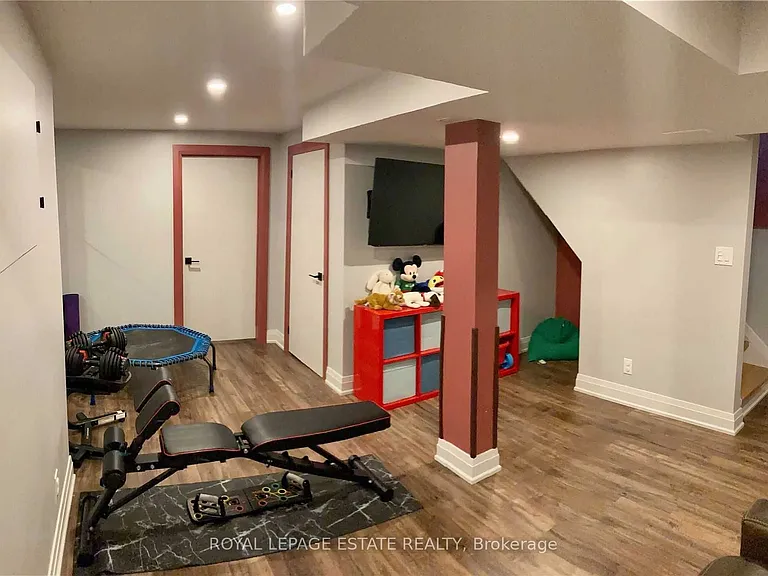 35 Queenslea Dr #70 — Photo 21
