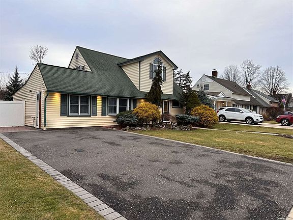2nd image of 44 Arbor Ln