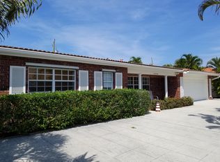 1070 Singer Dr, Riviera Beach, FL 33404