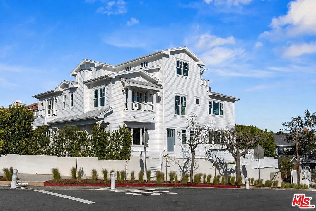 5 bed, 6.0 bath, 5656 sqft, $17,500 — Photo 1