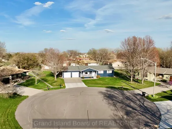 4046 Horseshoe Pl, Grand Island, NE 68803
