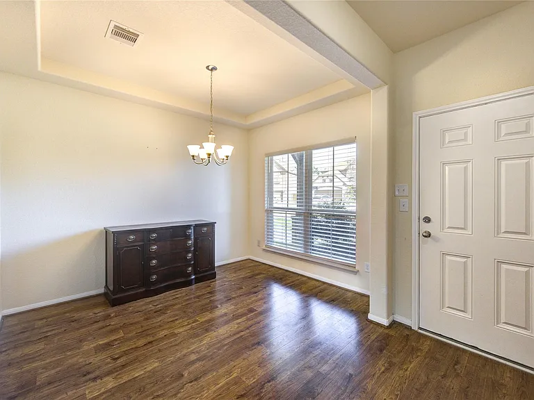 10907 Woodland Leaf Ln — Photo 7