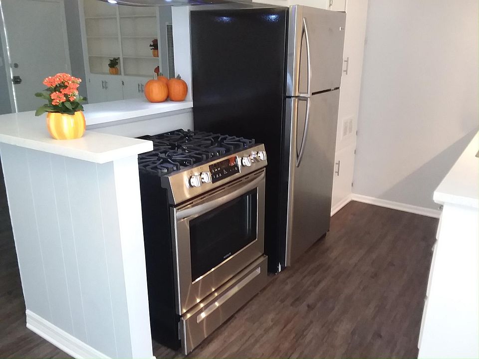 1st image of 1091 N Los Robles Ave