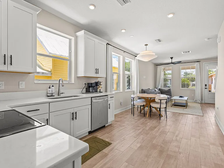 2110 W Palmetto St — Photo 27