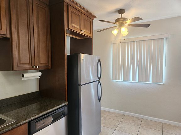 Quaint dining area under ceiling fan/light