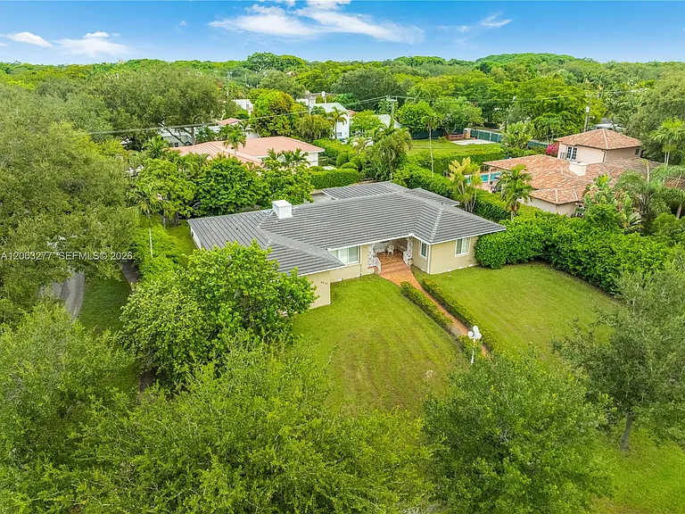 2514 E Granada Blvd — Photo 41
