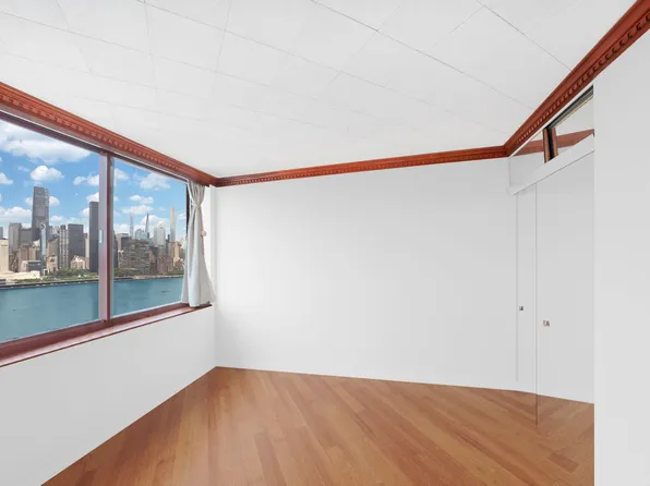 4-74 48th Avenue image 14 of 16