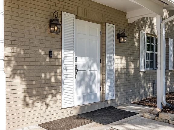 4th image of 4404 Oakmont Ln