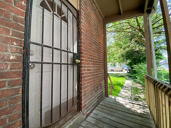 3rd image of 607 Lilley Ave