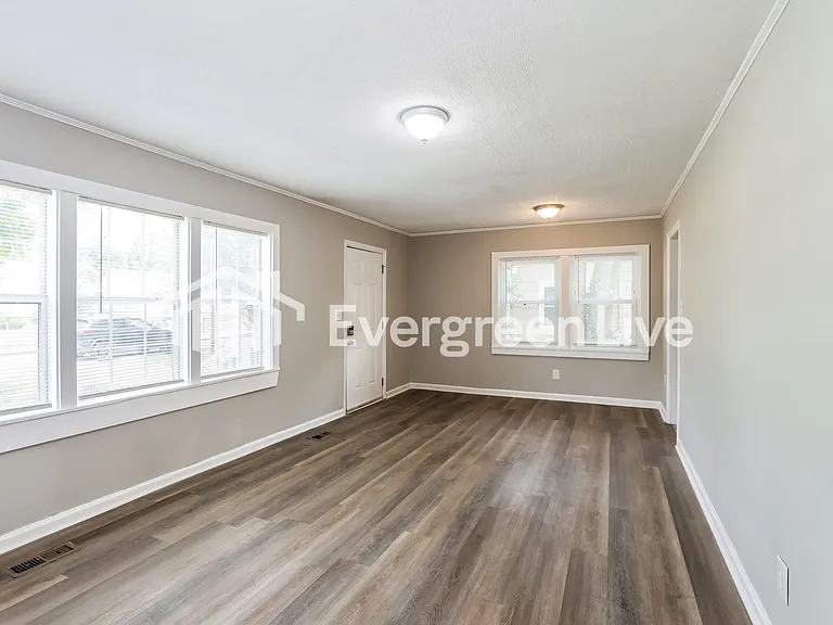 2517 Rhodes Dr — Photo 12