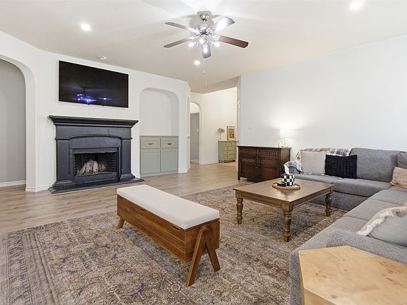 5th image of 10928 Middleglen Rd