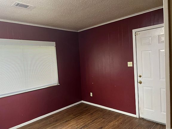 5th image of 302 Dwain St