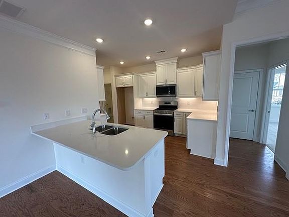 5th image of 3705 Baguette Ct #101