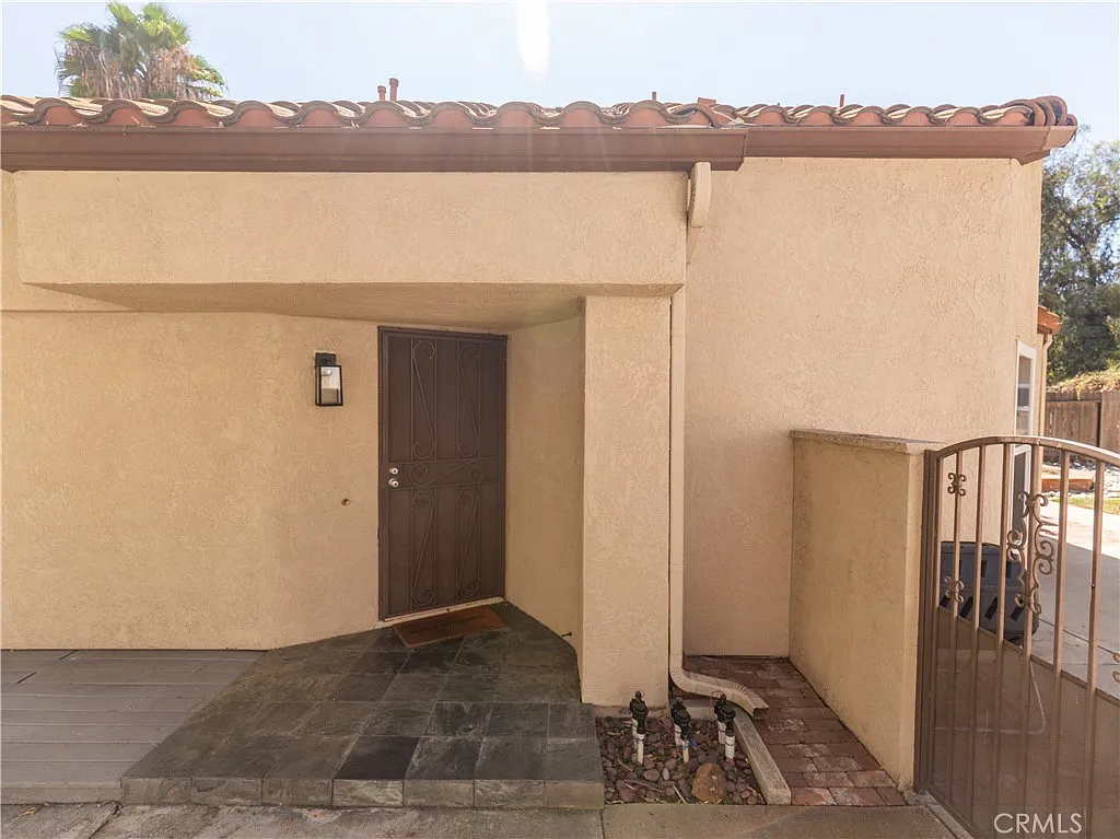 3 bed, 2.5 bath, 1787 sqft, $3,800 — Photo 3