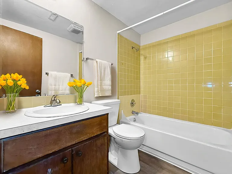 West Glen Apartments — Photo 19