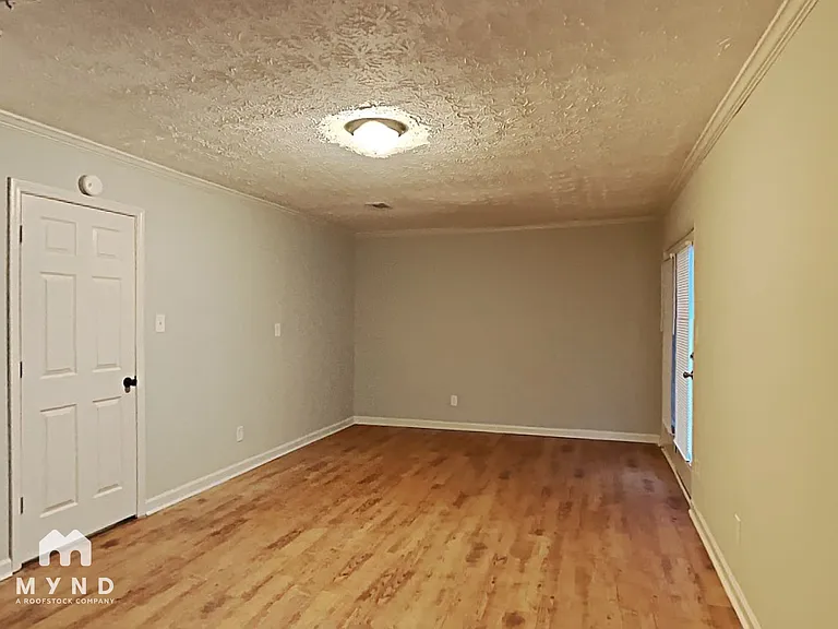 588 Henderson Rd — Photo 11