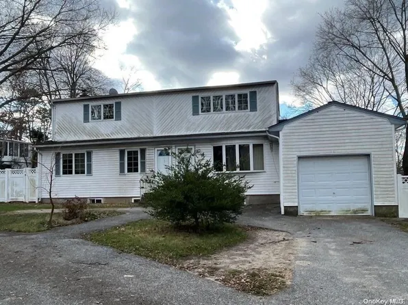 40 Seusing Boulevard, Ronkonkoma, NY 11779