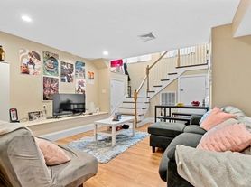 1011 Tremont St